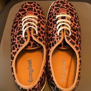 Women’s Cosyfeet Sneakers size 9